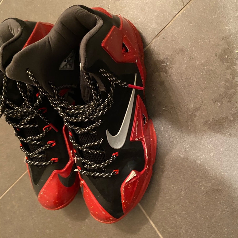 Lebrun sneakers size 10